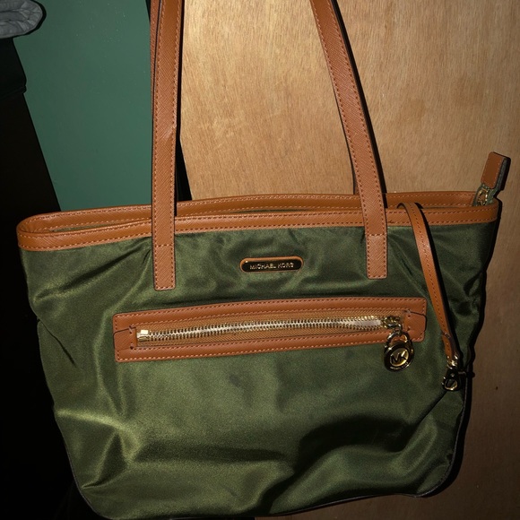 Med Michael Kors NWOT - Picture 5 of 11
